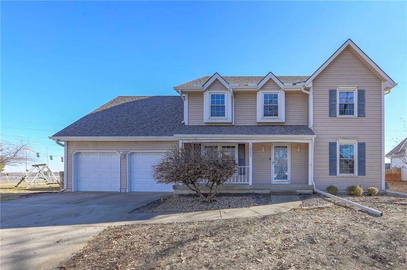1023 Timbercreek Ln, Lee's Summit, MO 64081