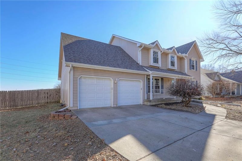 1023 Timbercreek Ln, Lee's Summit, MO 64081