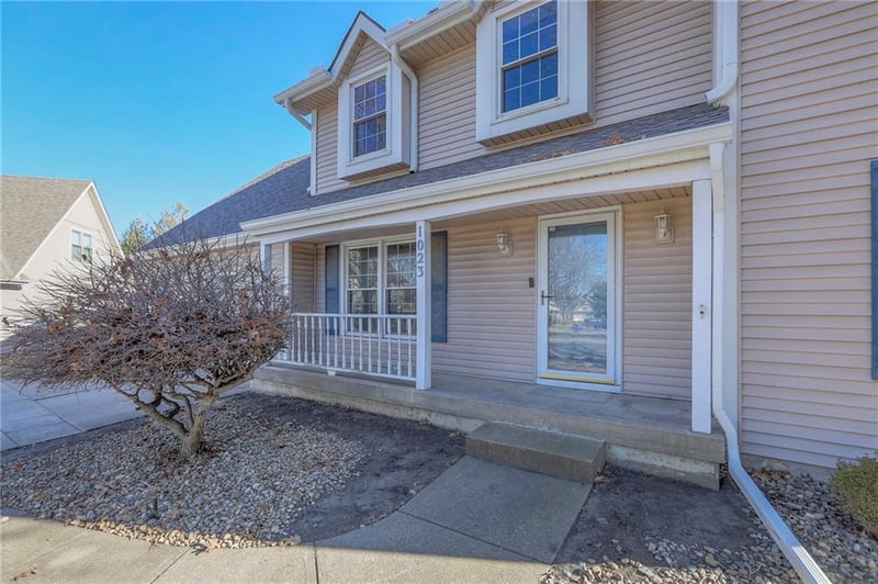 1023 Timbercreek Ln, Lee's Summit, MO 64081