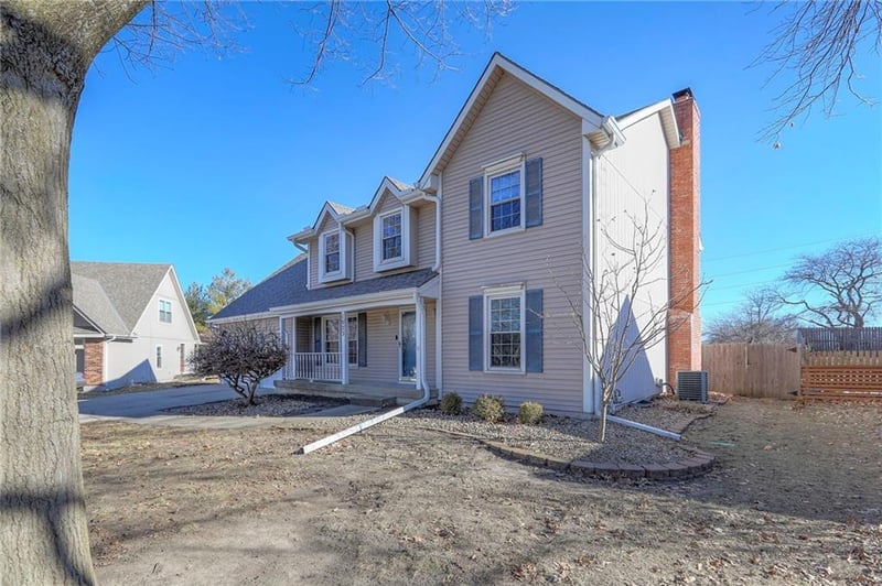 1023 Timbercreek Ln, Lee's Summit, MO 64081