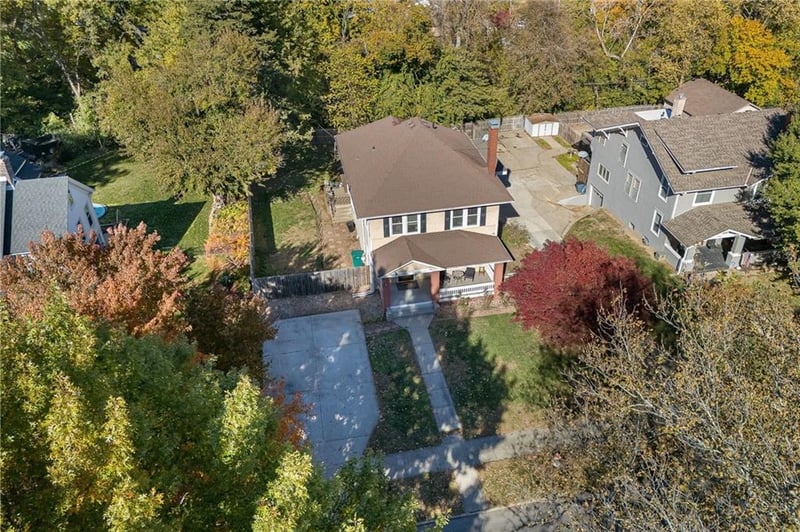 2111 Lovers Ln, St Joseph, MO 64505