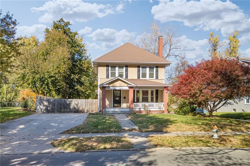 2111 Lovers Ln, St Joseph, MO 64505