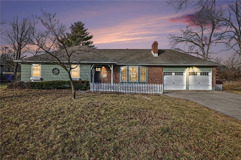 5936 Laurel Ave, Raytown, MO 64133