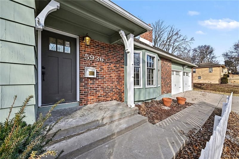 5936 Laurel Ave, Raytown, MO 64133