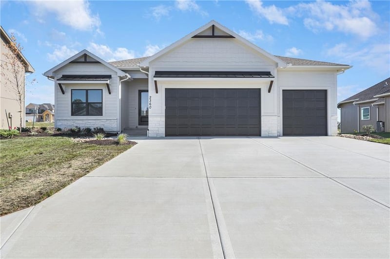 7920 Hoot Owl St, Blue Springs, MO 64014