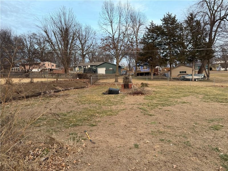 1723 39th St, St Joseph, MO 64507