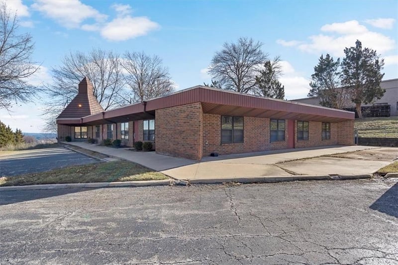 10484 Marty St, Overland Park, KS 66212