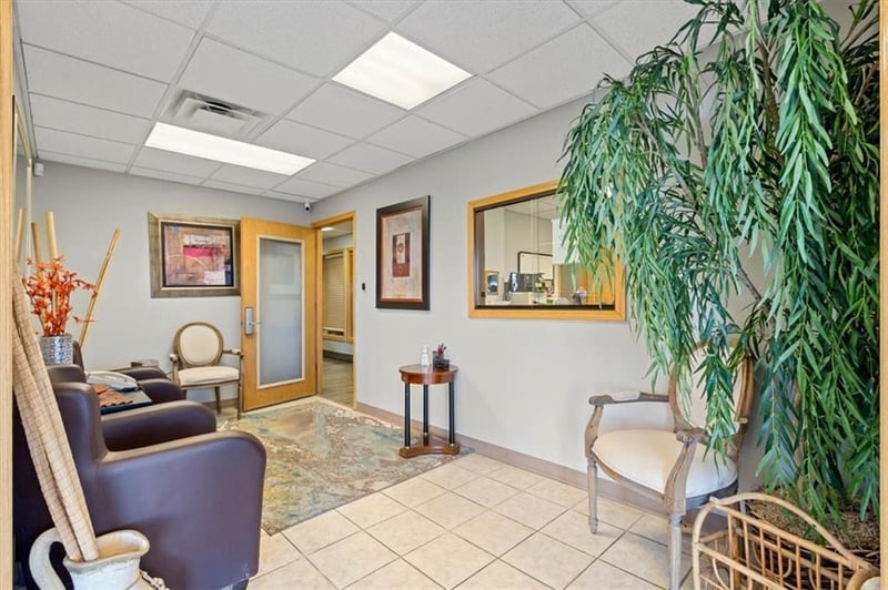 10484 Marty St, Overland Park, KS 66212