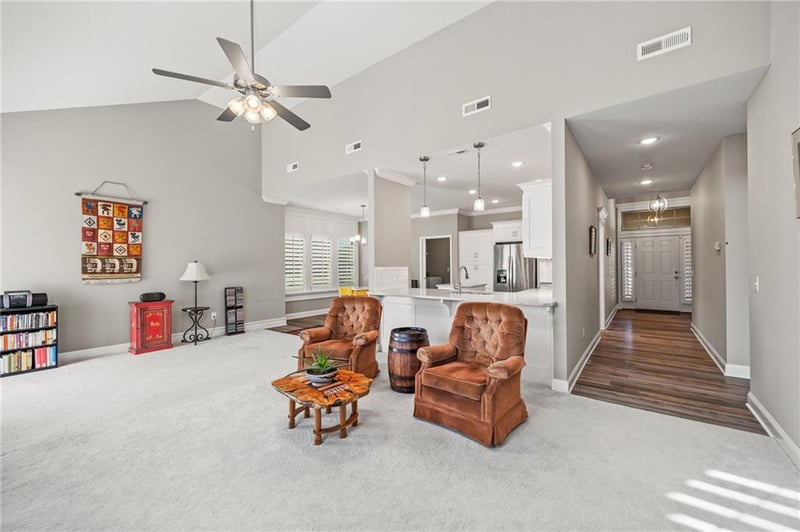 4905 Stonebridge Dr, St Joseph, MO 64505