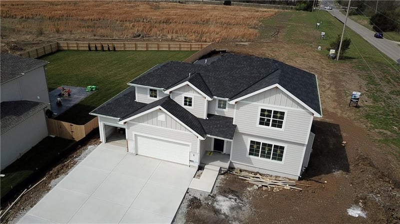 20702 Emerald St, Spring Hill, KS 66083
