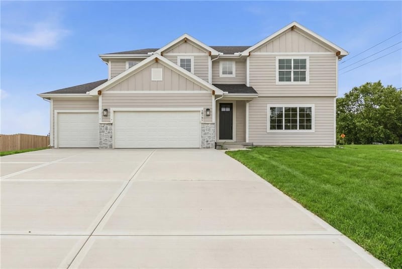 20702 Emerald St, Spring Hill, KS 66083