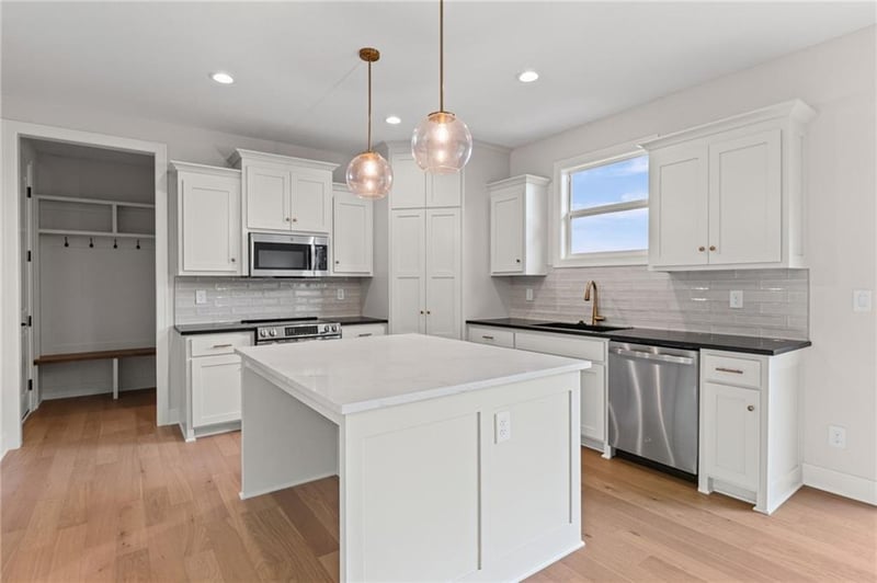 20702 Emerald St, Spring Hill, KS 66083