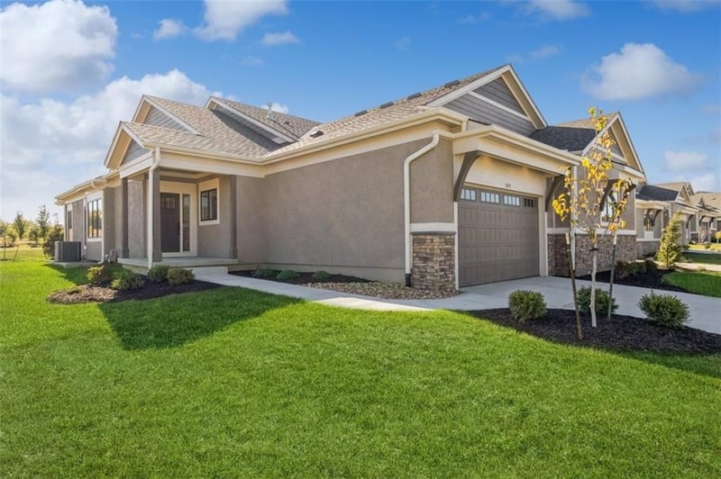 11411 Waterford Dr, Olathe, KS 66061