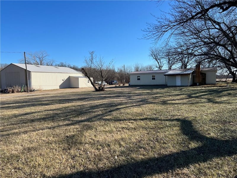 22255 170th Rd, Walnut, KS 66780