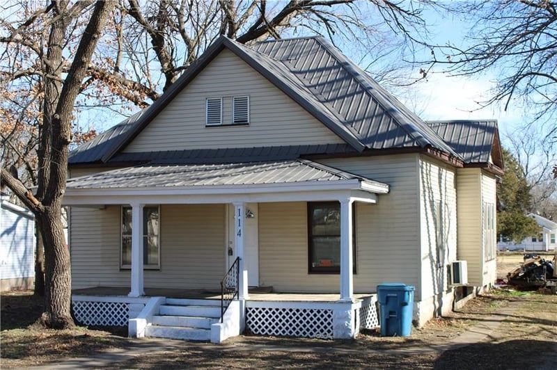 114 N Main St, Liberal, MO 64762