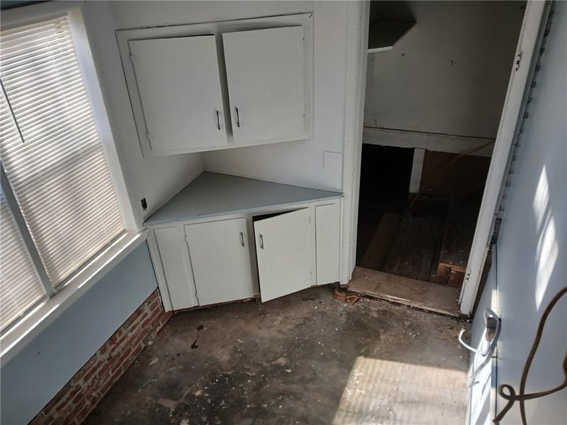 114 N Main St, Liberal, MO 64762