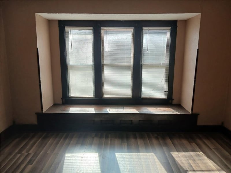 114 N Main St, Liberal, MO 64762