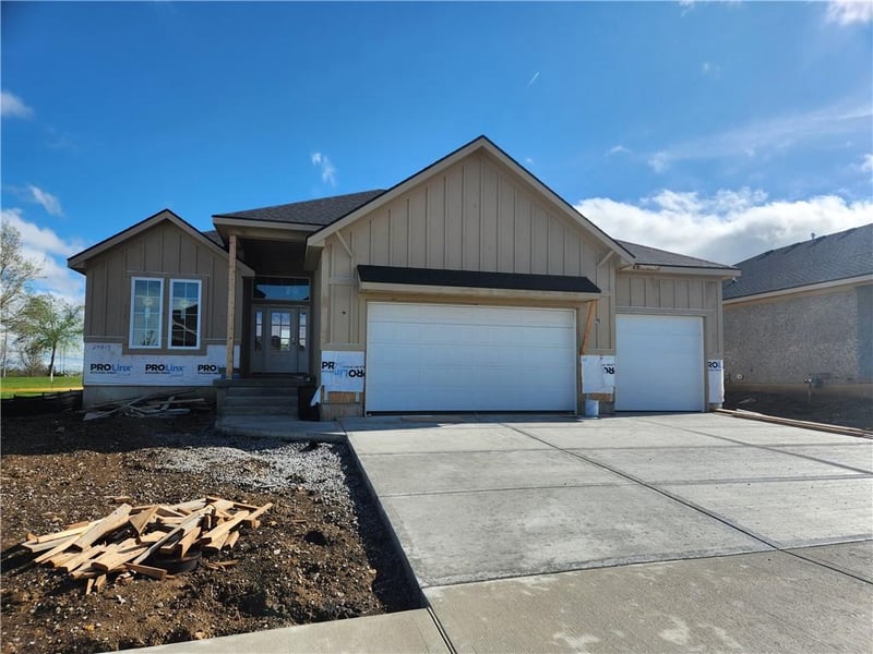 24819 W 112th St, Olathe, KS 66061