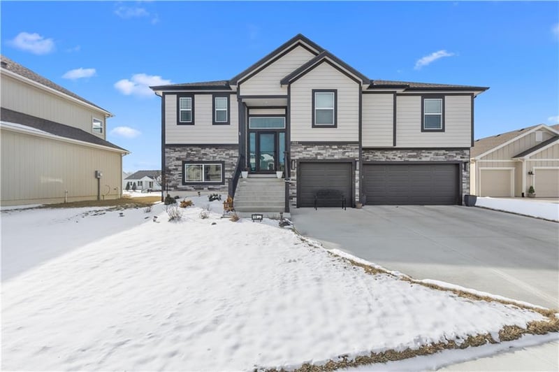 1504 162nd Cir, Basehor, KS 66007
