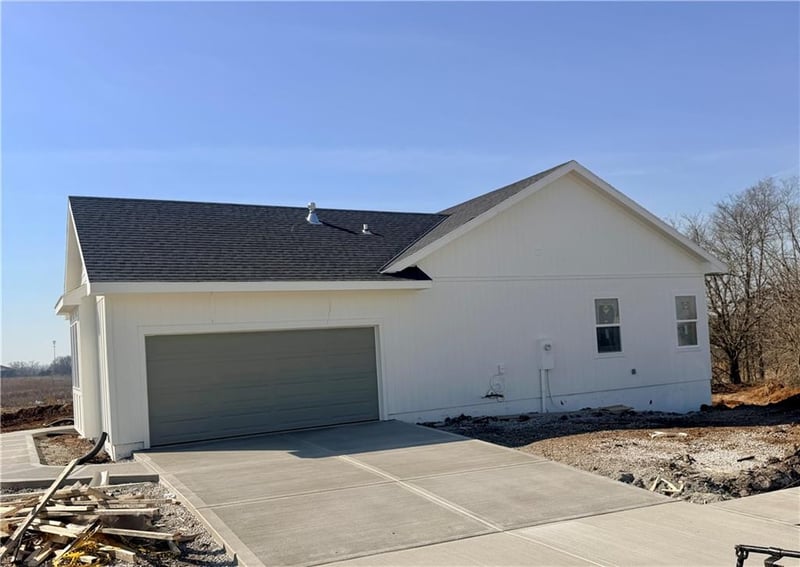 20804 Emerald St, Spring Hill, KS 66083