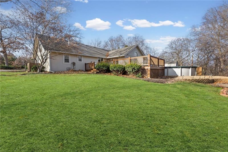 7725 Woodland Dr, Shawnee, KS 66218