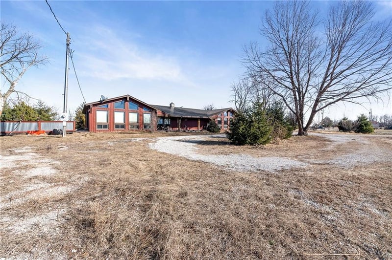 8046 Southpoint Dr, Camden, MO 64017