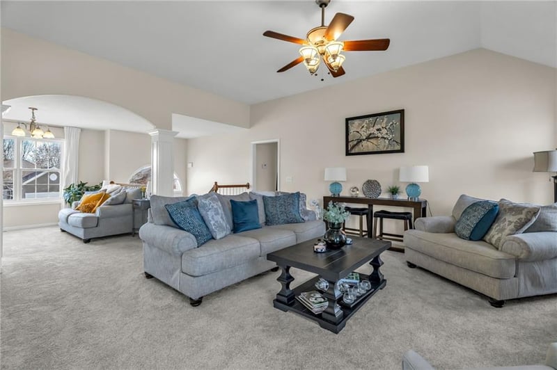 10916 Oxford Ave, Kansas City, MO 64157