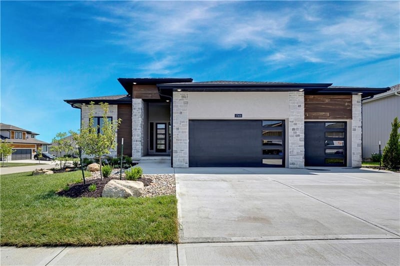 17401 Parkhill St, Overland Park, KS 66221