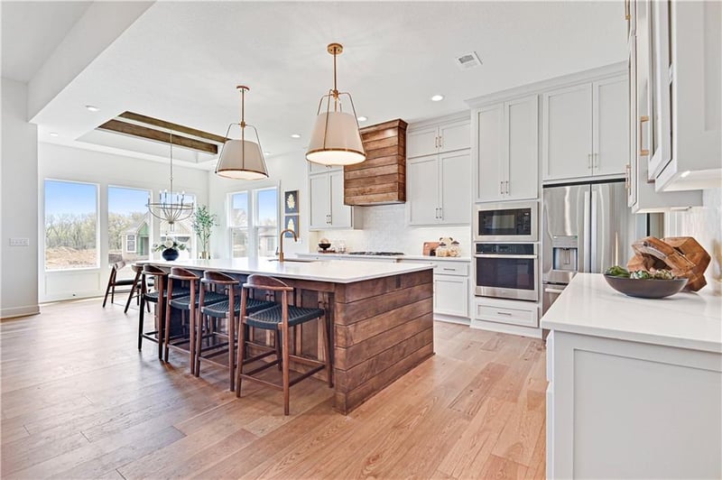 17401 Parkhill St, Overland Park, KS 66221