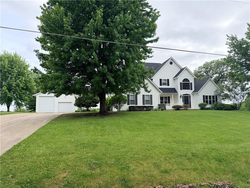 610 14th St, Maryville, MO 64468