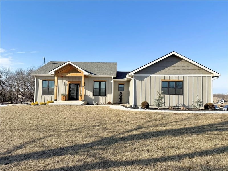 1048 Lake Viking Ter, Altamont, MO 64620