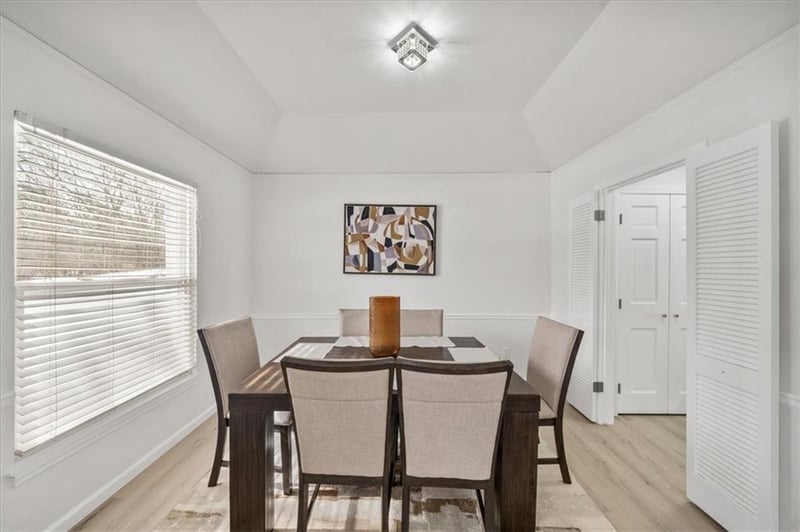 818 122nd Ter, Kansas City, MO 64145