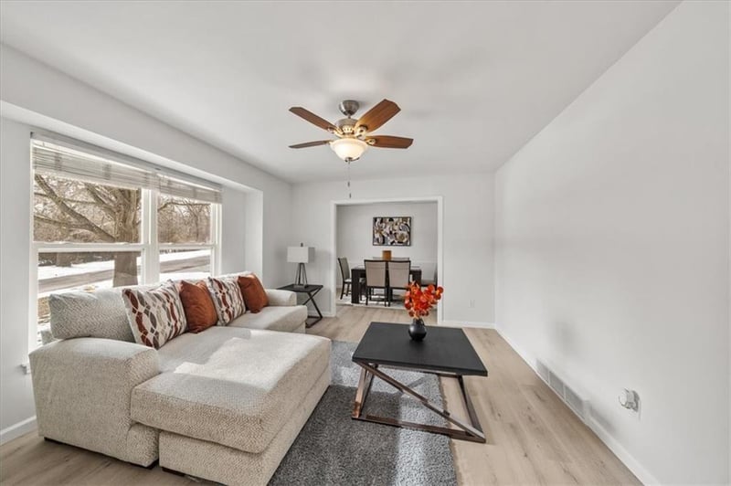 818 122nd Ter, Kansas City, MO 64145