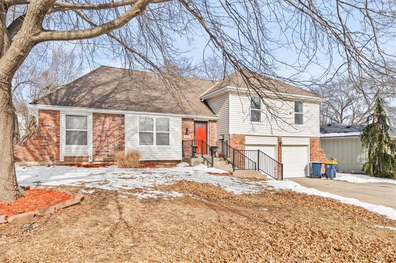 818 122nd Ter, Kansas City, MO 64145