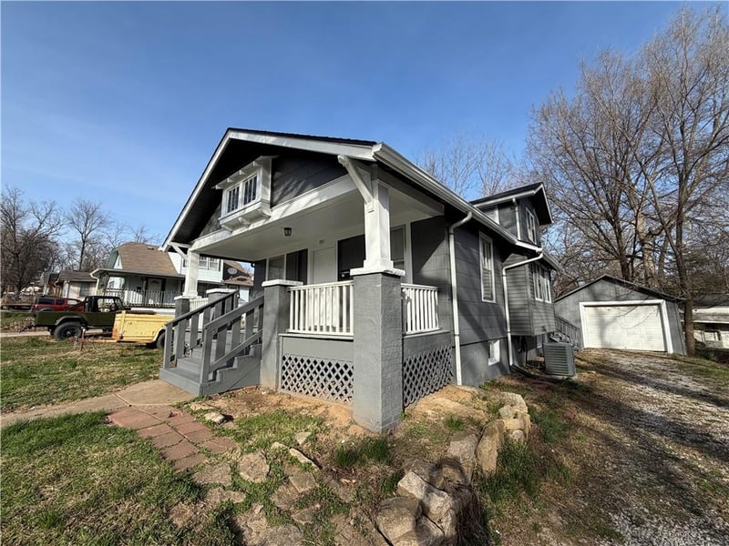 1915 Overton Ave, Independence, MO 64052