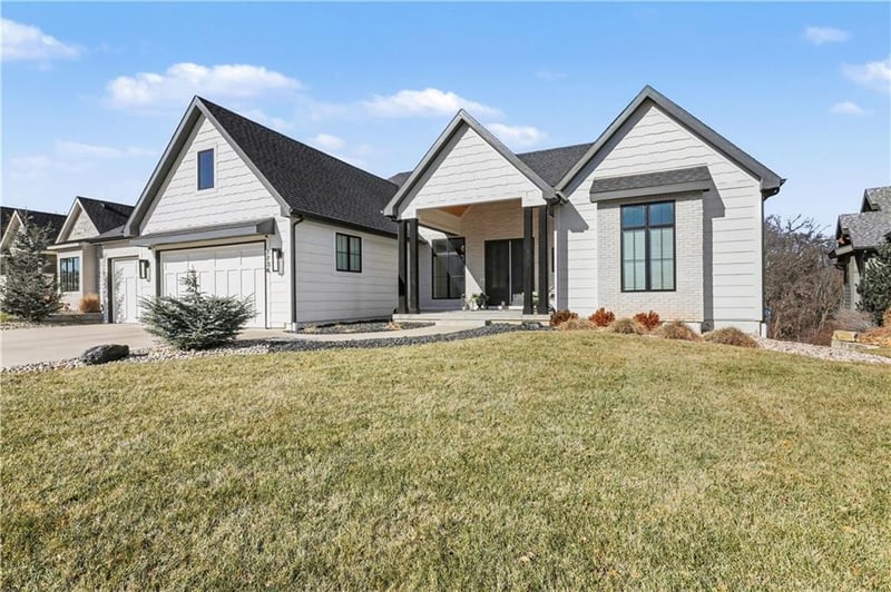 7736 N Donnelly Ave, Kansas City, MO 64158