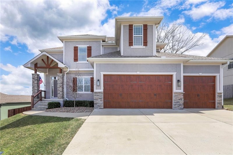 117 E Maple St, Lone Jack, MO 64070
