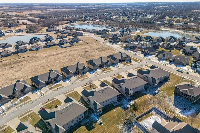 4410 Stonebridge Dr, St Joseph, MO 64505