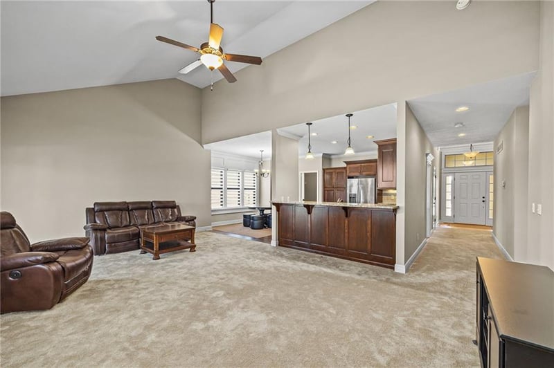 4410 Stonebridge Dr, St Joseph, MO 64505