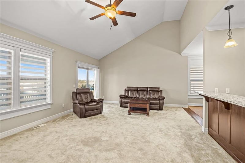 4410 Stonebridge Dr, St Joseph, MO 64505