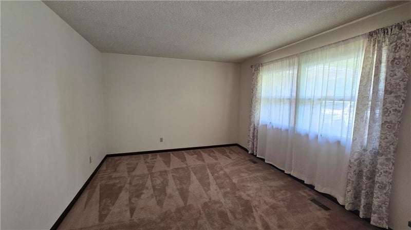 410 S Wilshire Blvd, Coffeyville, KS 67337