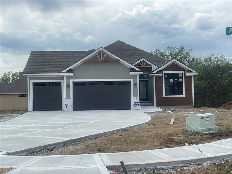 503 Whitetail Ct, Smithville, MO 64089