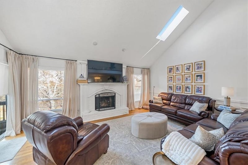 448 Point Dr, Lee's Summit, MO 64064