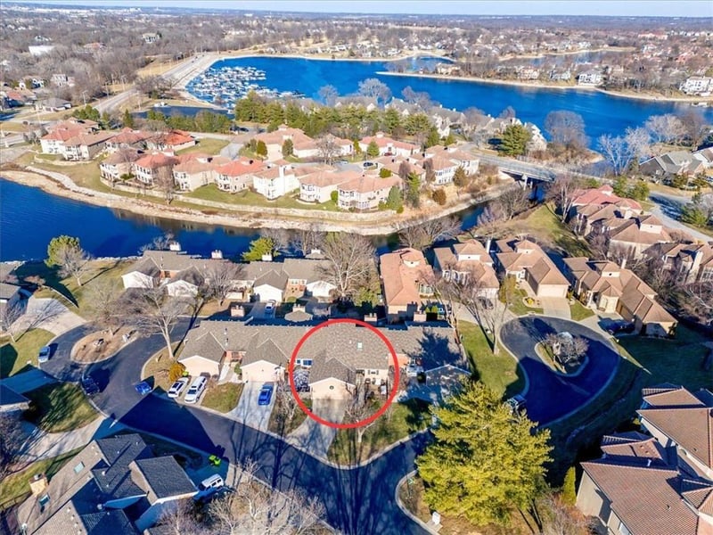 448 Point Dr, Lee's Summit, MO 64064