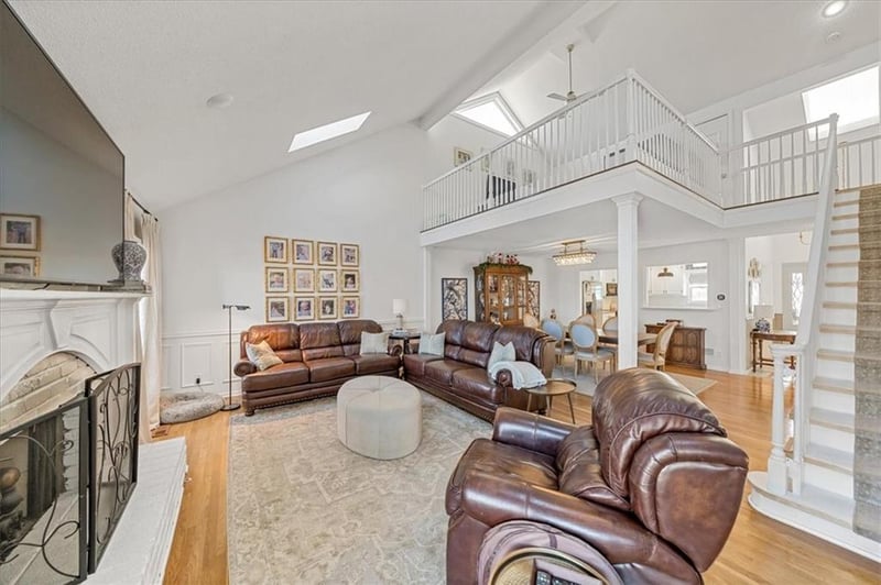 448 Point Dr, Lee's Summit, MO 64064