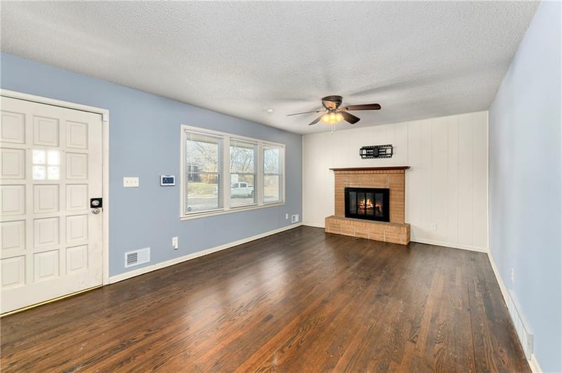 8421 Spring Valley Rd, Raytown, MO 64138