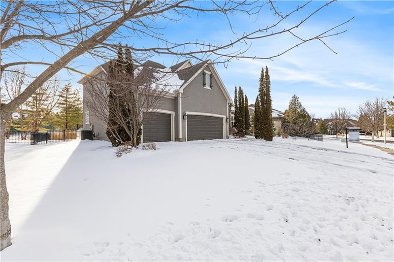 15540 Eby St, Overland Park, KS 66221