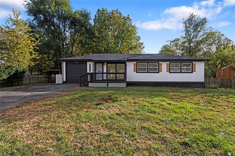 1005 62nd St, Gladstone, MO 64118