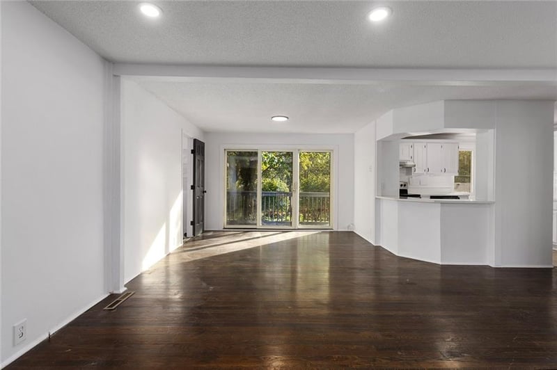 1005 62nd St, Gladstone, MO 64118