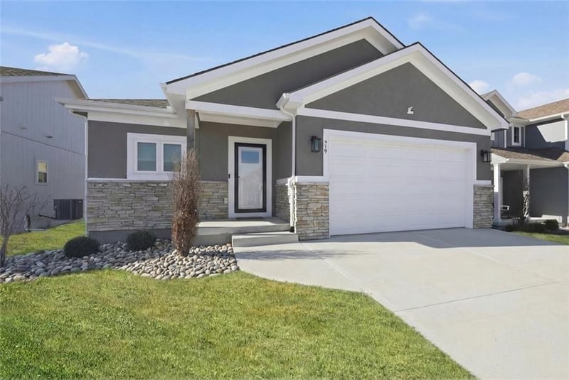 519 110th St, Kansas City, MO 64155